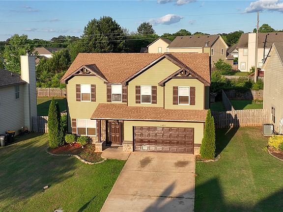 2nd image of 1401 Southwick Ln