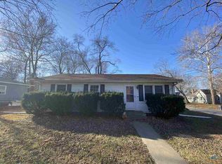 606 N Lake Ave, Harrisonville, MO 64701