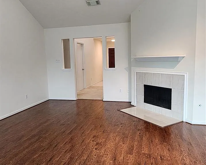 16807 Sussex Dr — Photo 18