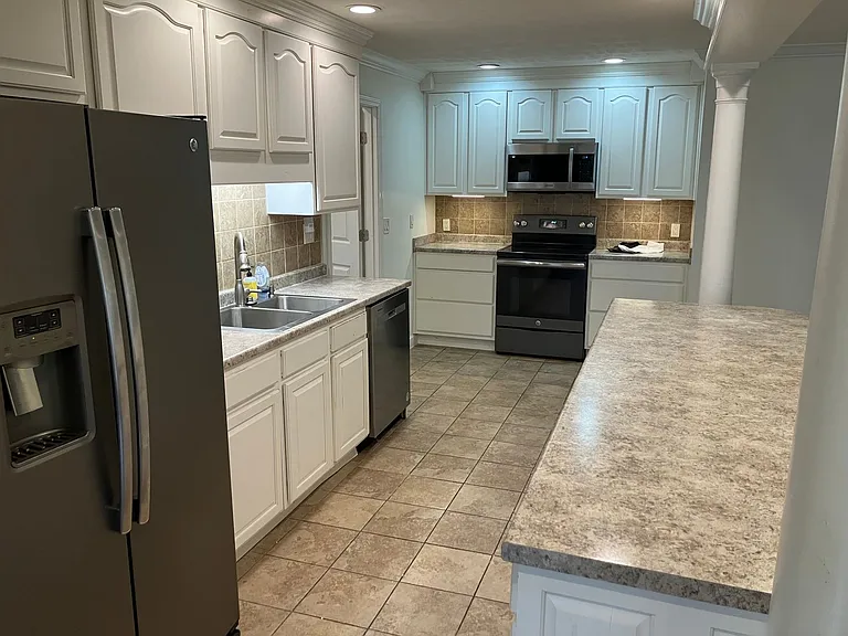 2310 Redbud Ln — Photo 4