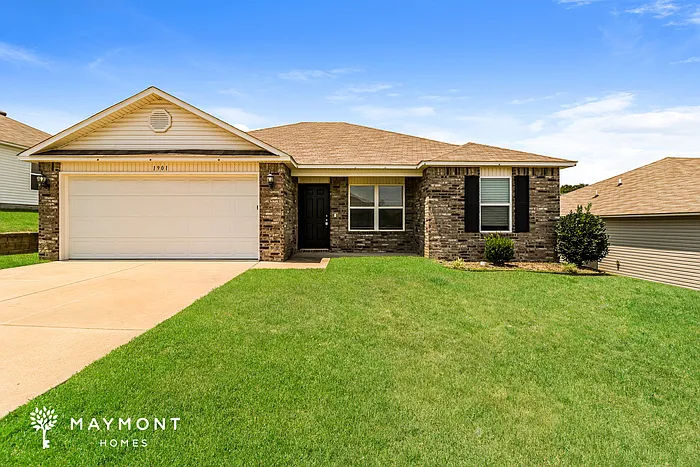 3 bed, 2.0 bath, 1303 sqft, $1,675 — Photo 1