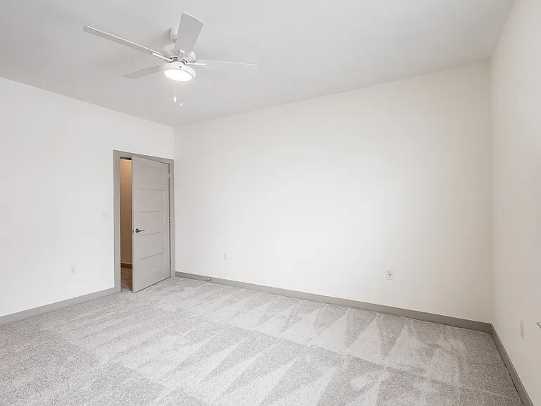 Allure Apartments — Photo 30