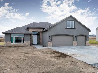 90405 E Sagebrush Rd, Kennewick, WA 99338