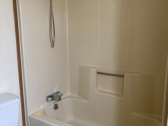 5th image of 468 Center Rd