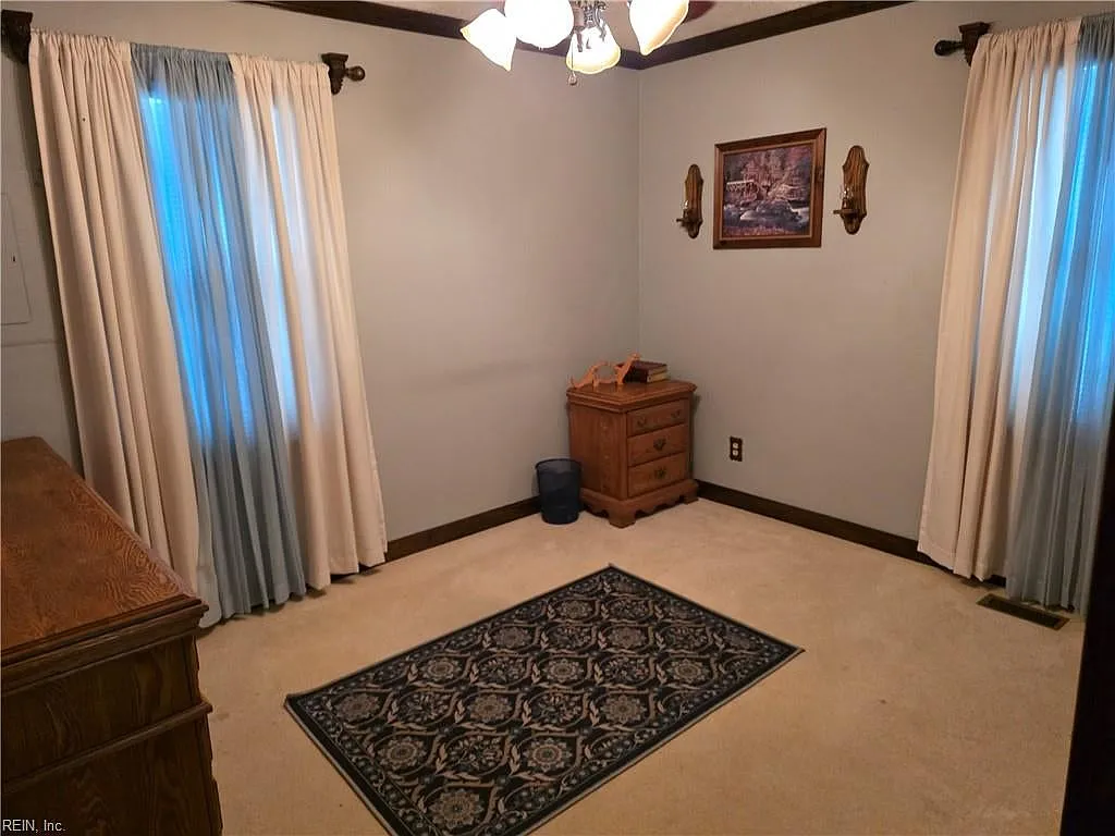 2 bed, 1.0 bath, 924 sqft, $1,400 — Photo 2
