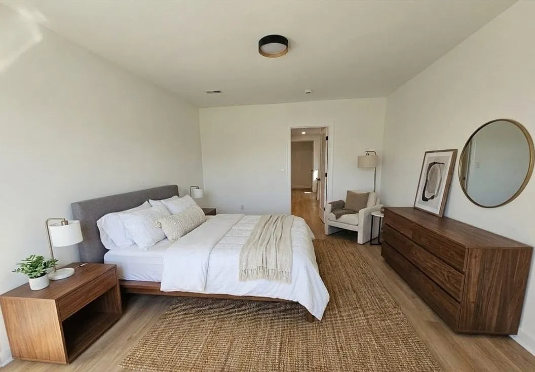 2 bed, 700 sqft, $2,500 — Photo 2