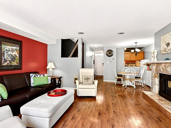 5th image of 145 Nicola St #15