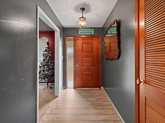 5th image of 114 Pecan St