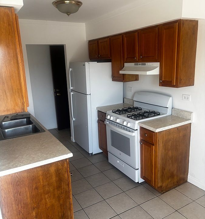 1st image of 144 Oliver Ct #3E