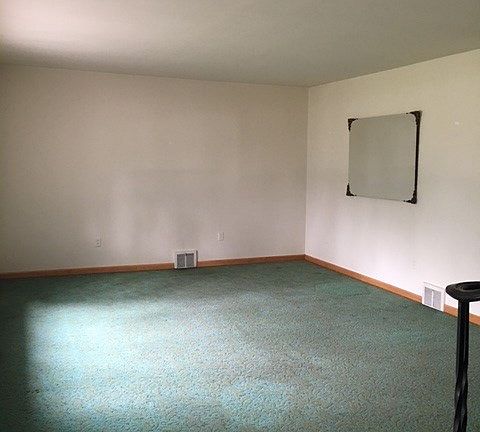 4th image of 576 Sheridan Ave