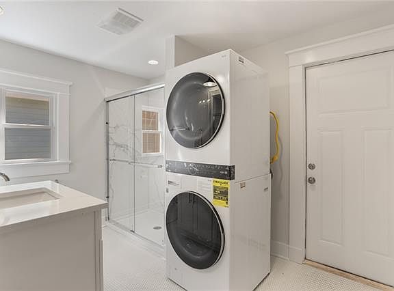 5th image of 2336 Governor Nicholls St