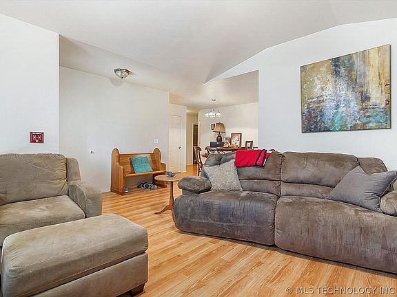 5th image of 121 E Burnham Ave