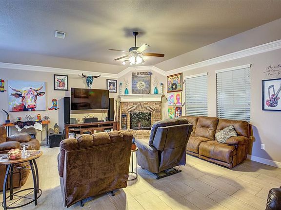 3rd image of 154 Lipan St