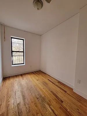 Rented by EXR | media 9