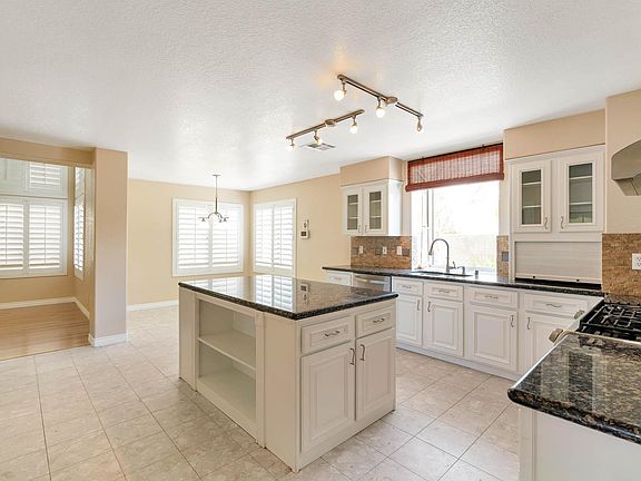 5th image of 8816 Valley Creek Dr