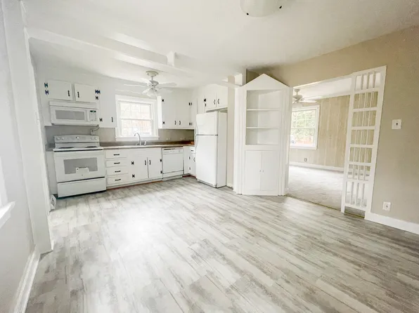 9833 S Wagstaff Cir, North Chesterfield, VA 23236