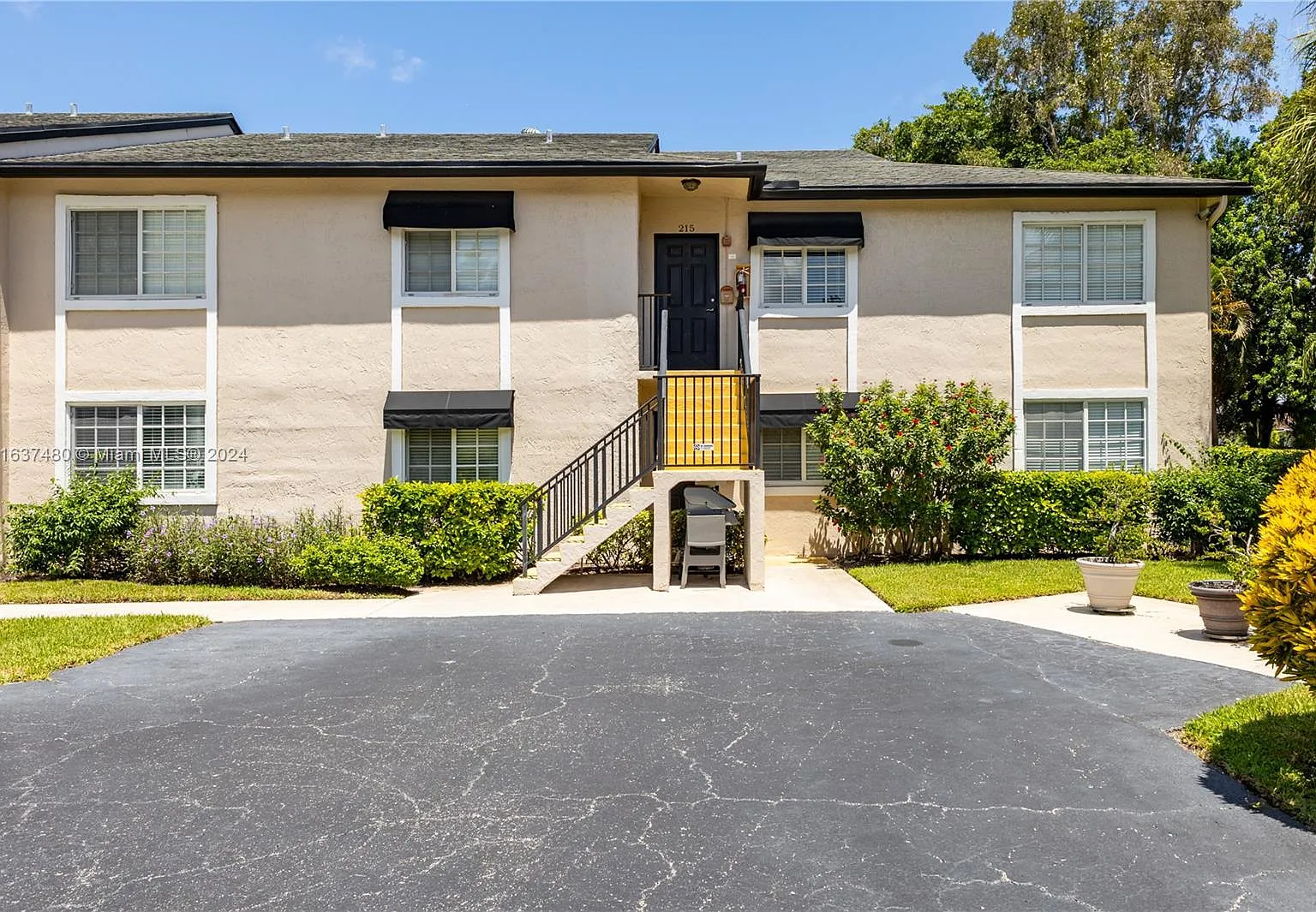 2 bed, $2,800 — Photo 1