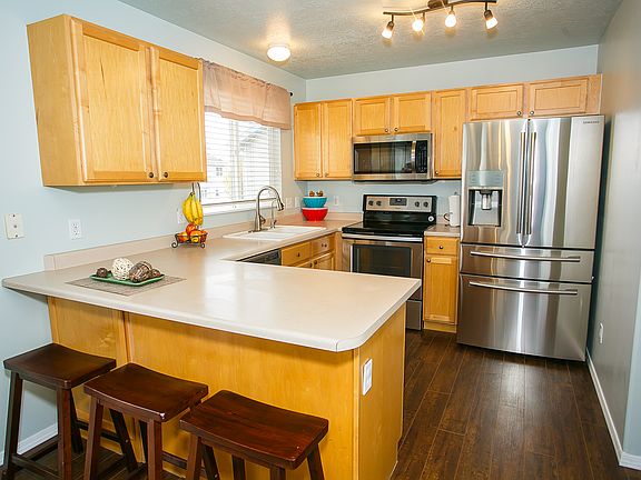 4th image of 5541 N Geneva Way