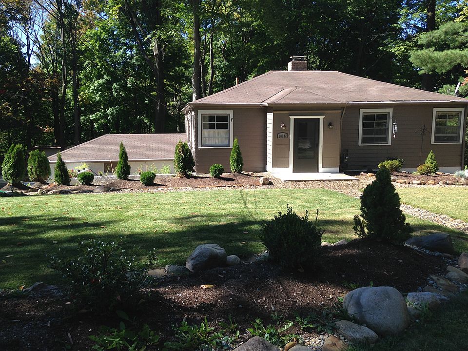 2nd image of 10382 Hillsover Dr