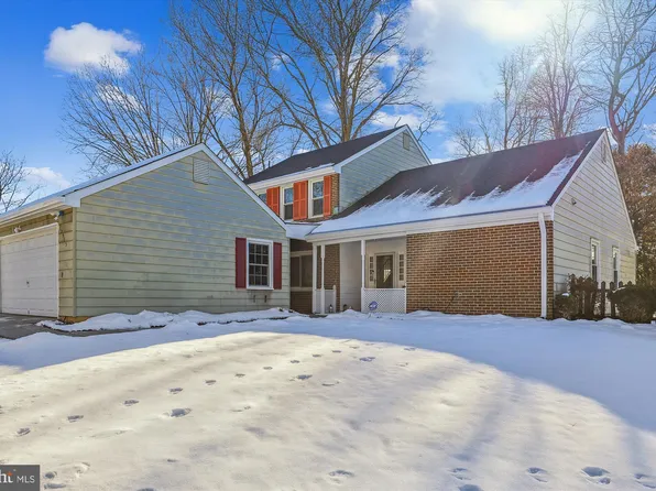 15565 Peach Walker Dr, Bowie, MD 20716