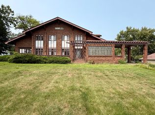 109 W Macon St, Clinton, IL 61727