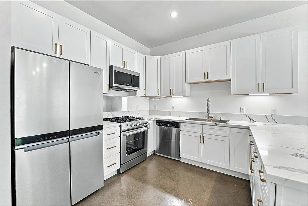 2 bed, 1046 sqft, $3,500 — Photo 3