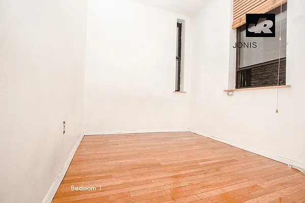 Rented by Jonis Realty | media 8