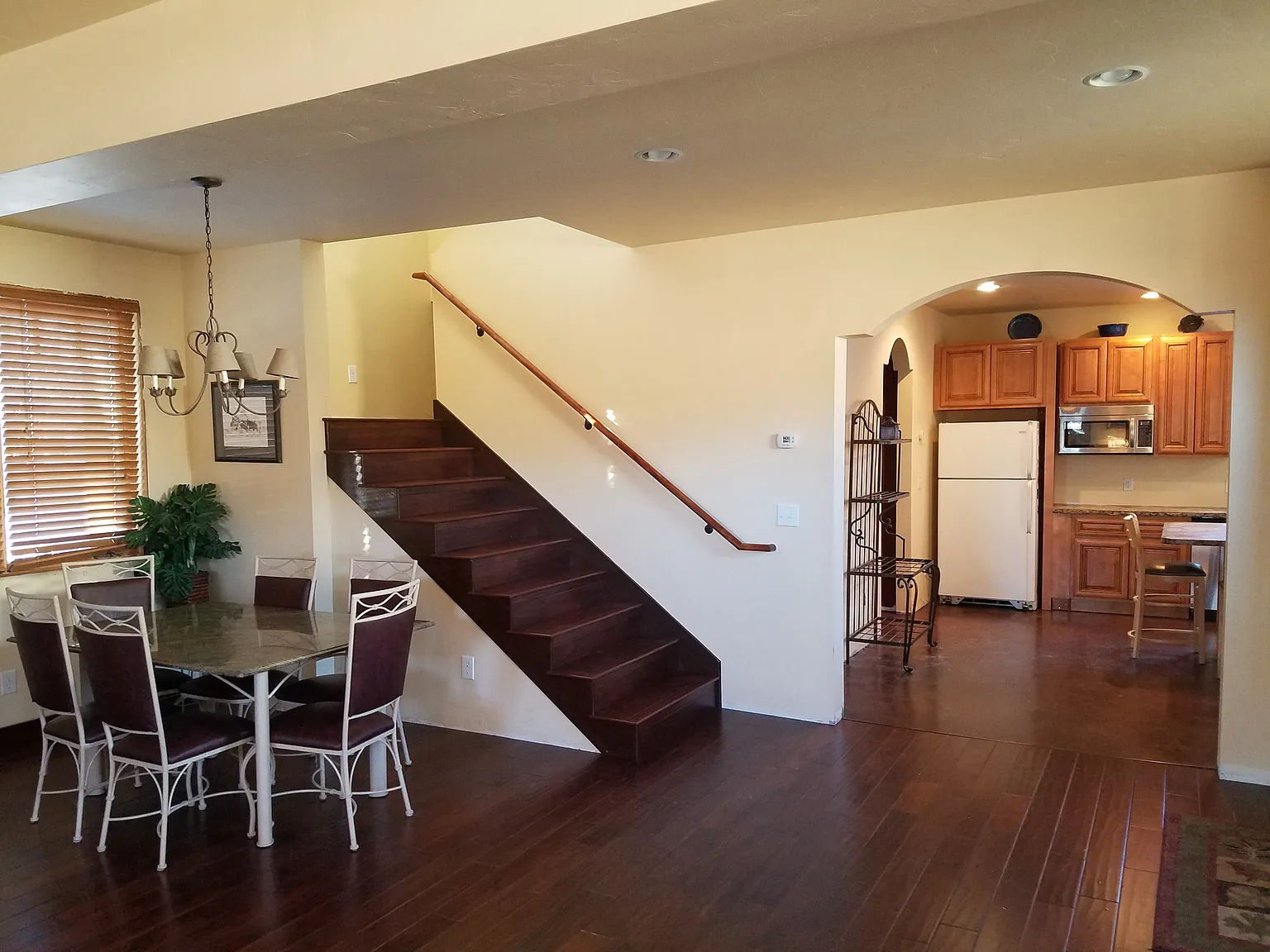 3 bed, 2.5 bath, 2100 sqft, $4,800 — Photo 4
