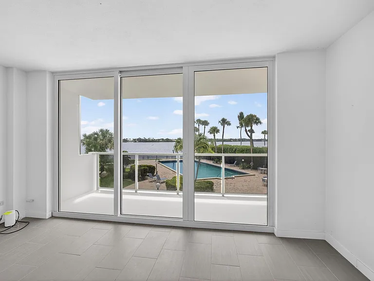 2800 N Flagler Dr #202 — Photo 9