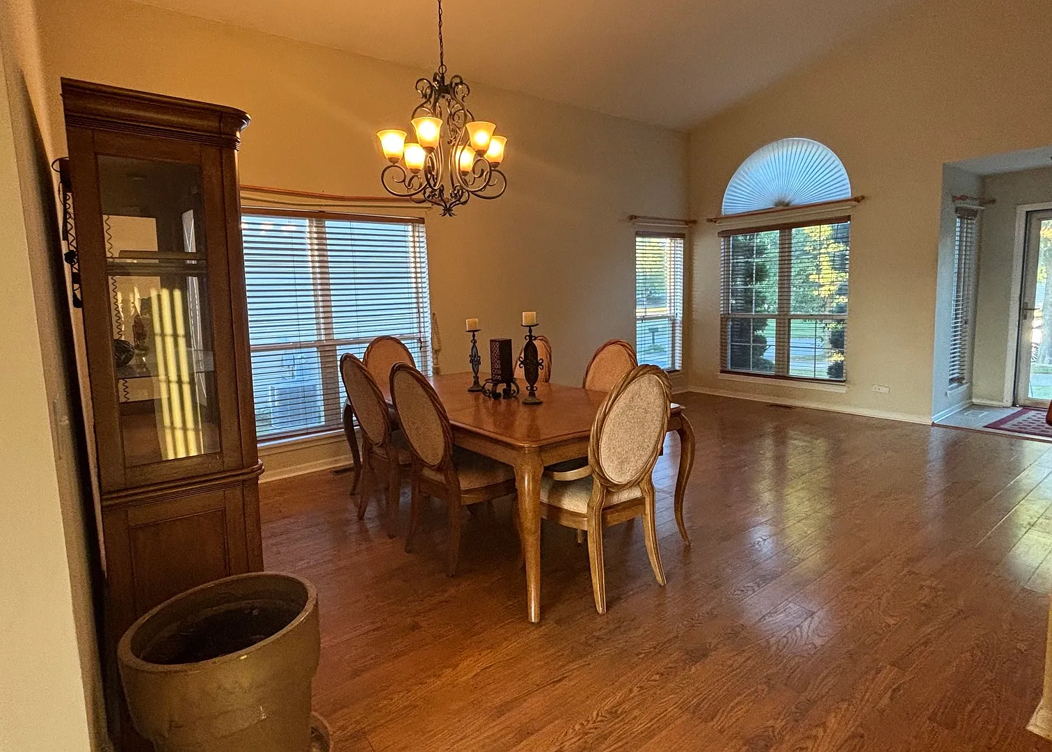 4 bed, 2.5 bath, 2056 sqft, $2,800 — Photo 3