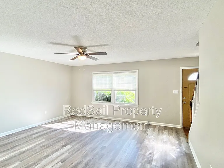 376 Susan Constant Dr — Photo 6