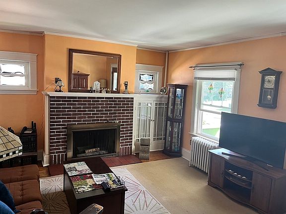 5th image of 34 Woodland St