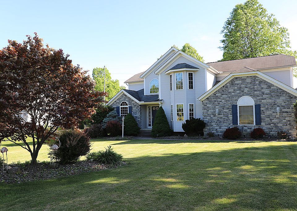 1st image of 996 Elmwood Dr