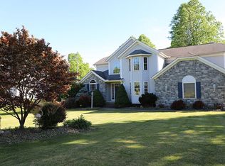 996 Elmwood Dr, Macedonia, OH 44056