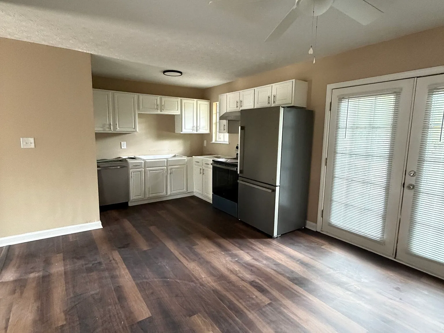 3 bed, 1.0 bath, 1250 sqft, $1,630 — Photo 3