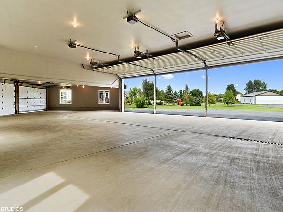 4th image of 9S281 Skylane Dr