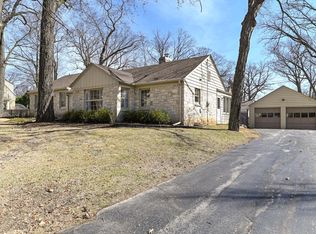 1550 N 123rd St, Wauwatosa, WI