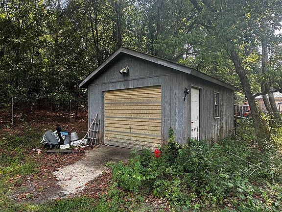 3rd image of 116 Rob Teal Rd