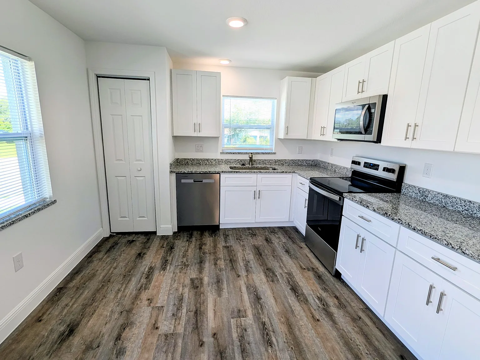 2 bed, 900 sqft, $1,500 — Photo 2