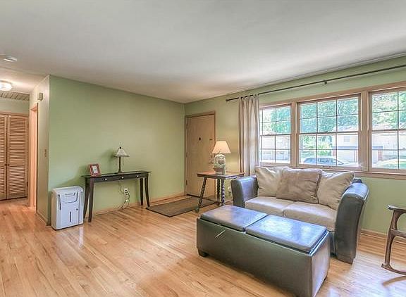5th image of 9319 Hayes Dr