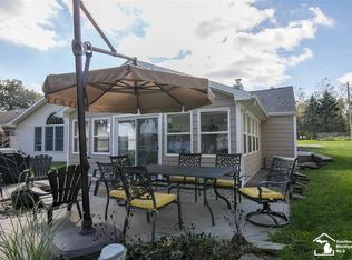 7521 Hillcrest Ave, Manitou Beach, MI 49253