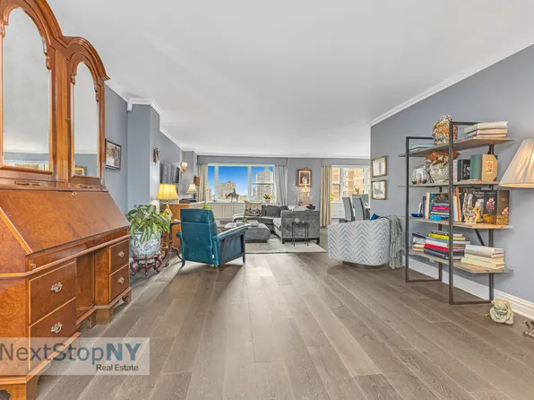 1175 York Avenue image 1 of 19