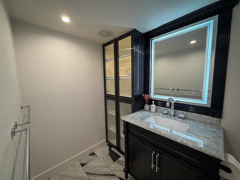 1122 Colorado St #1301 — Photo 16