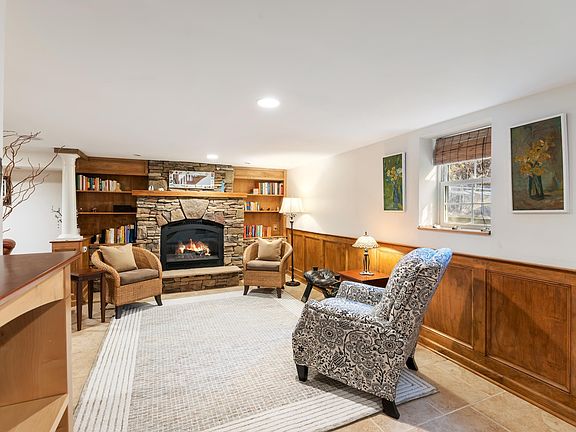 3rd image of 1216 Sherwood Rd