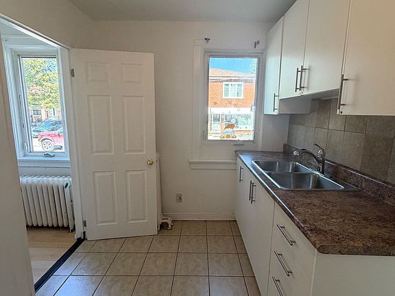 5th image of 127 Morrison Ave