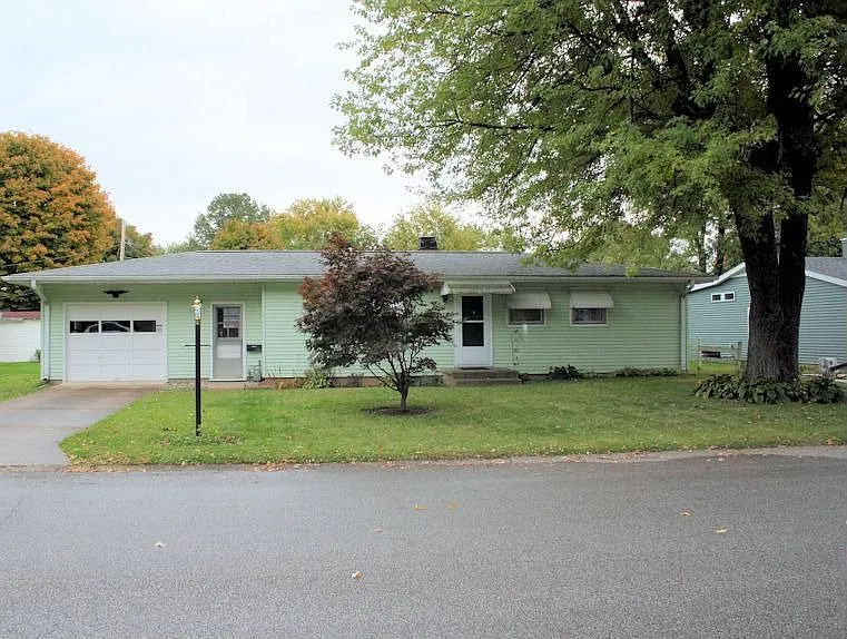 708 Pleasant Dr photo 1