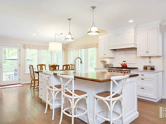 3rd image of 67 Snowberry Ln