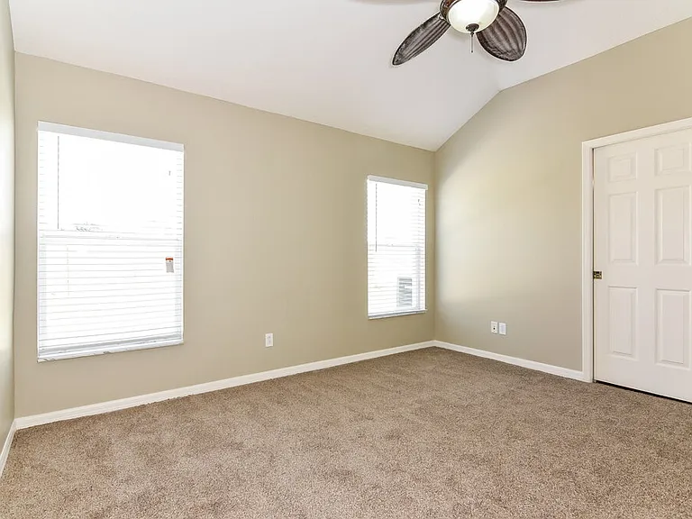 7556 Oxford Garden Cir — Photo 9