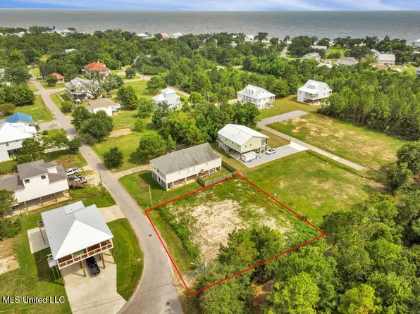439 Sears Ave, Waveland, MS 39576