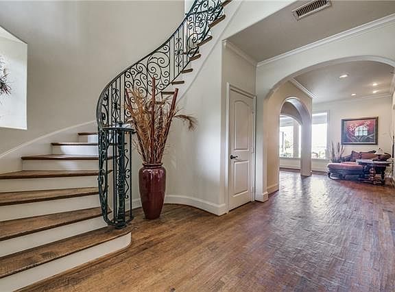 5th image of 2202 Stone Hollow Dr